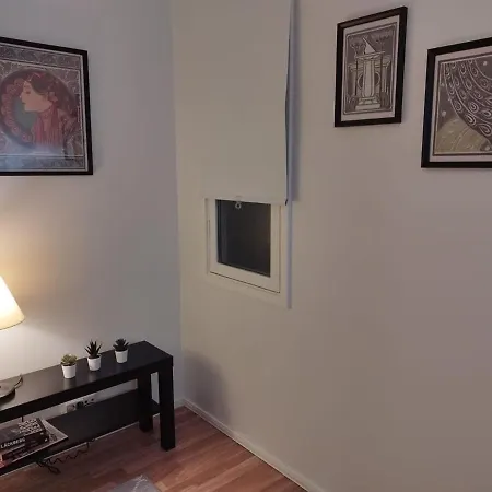 Linda -modern Aprt 24-7 Check-in